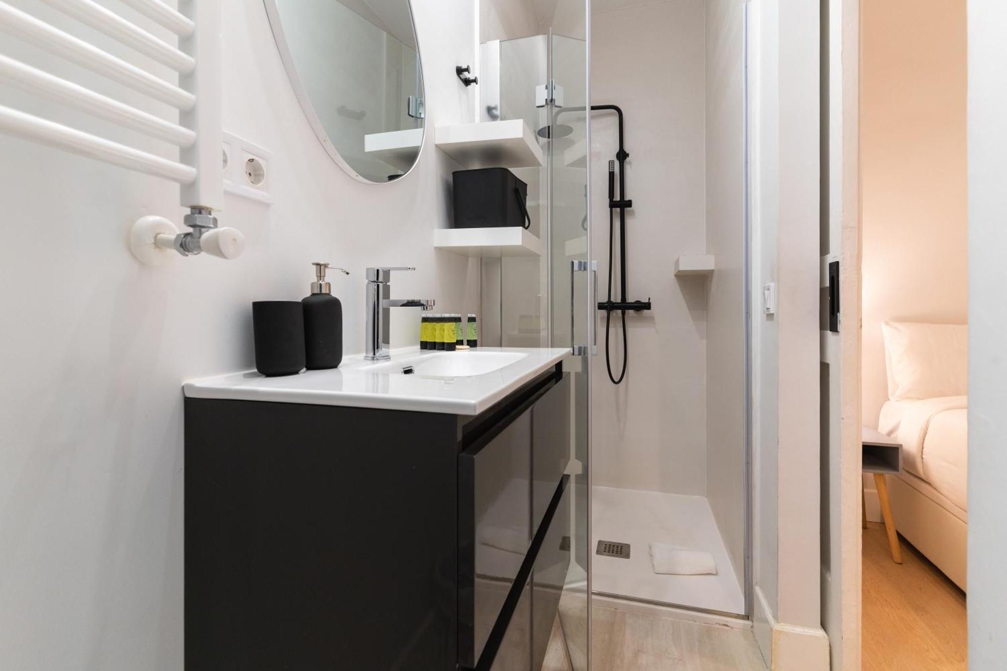 Cozy And Central-1Bd 1Bth- Cortes Lägenhet Madrid Exteriör bild